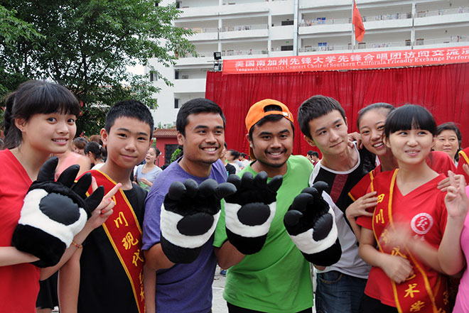 美国加州先锋大学合唱团与我校交流会 美国加州先锋大学合唱团与我校交流会